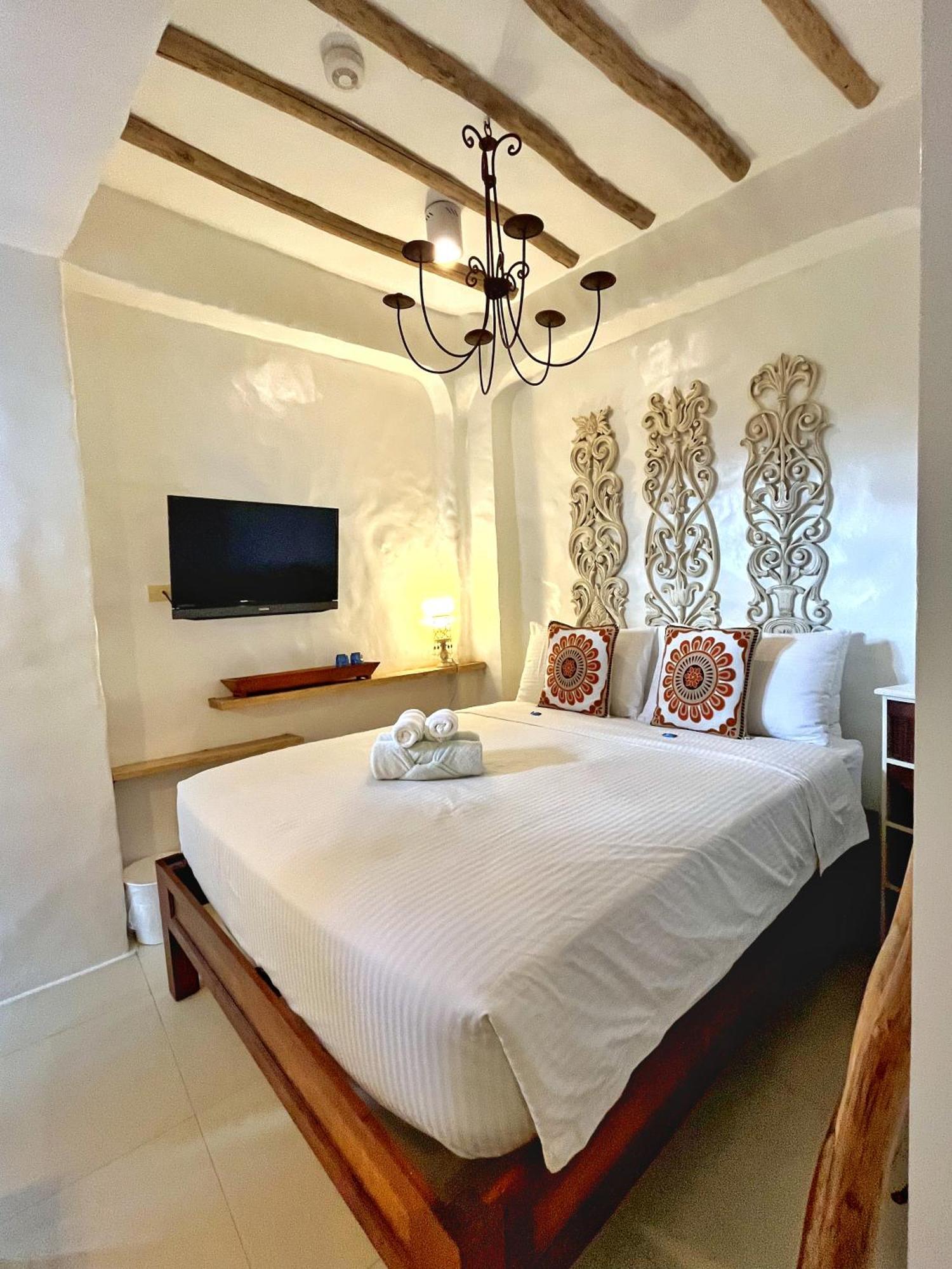Lugar Bonito Hotel Balabag  Bagian luar foto
