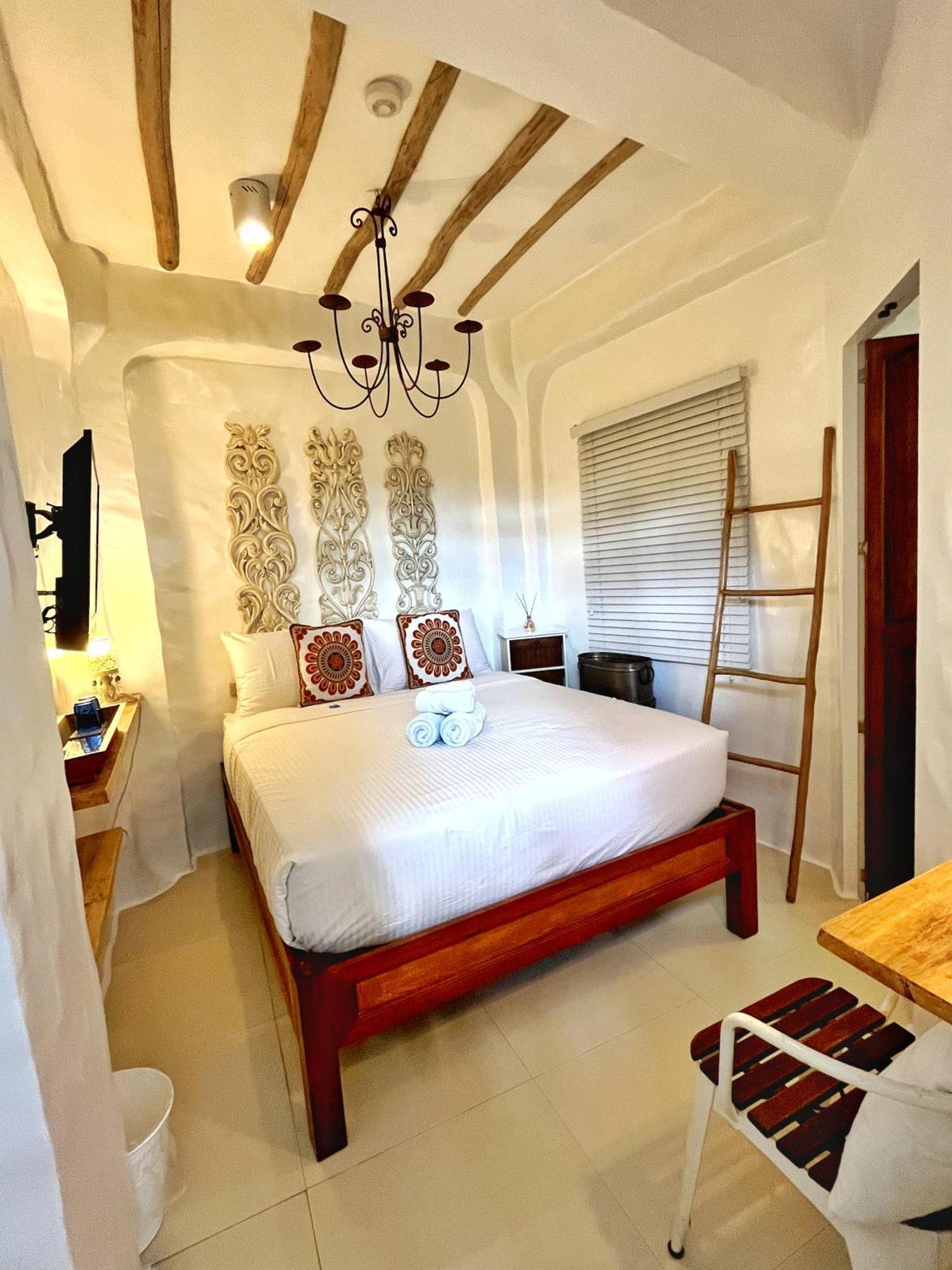 Lugar Bonito Hotel Balabag  Bagian luar foto